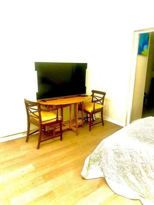 Chic Studio In Leicester Sqaure! Лондон Экстерьер фото